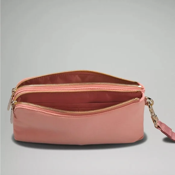 🎉🔥HOST PICK 🔥🎉2/$140❤️ Lululemon Curved Wristlet Velour❤️NWT❤️ - Picture 5 of 11